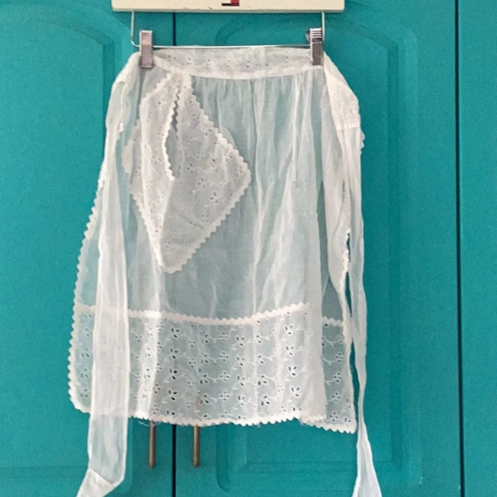VINTAGE WHITE EYELET HALF APRON OOAK VNPLVC  SWEET 🍭